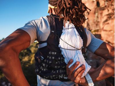 COMPRESSPORT UltRun S Evo mellény, 15 l, fekete