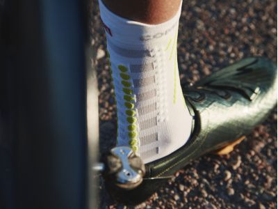 COMPRESSPORT Aero-Socken, Weiß/Limette