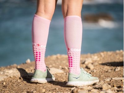 COMPRESSPORT Full Run knee socks, pink