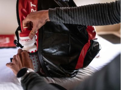 COMPRESSPORT GlobeRacer hátizsák, 35 l, fekete/piros