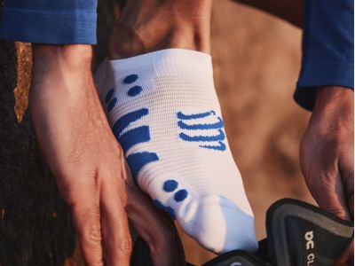 COMPRESSPORT No Show Socken, weiß/blau