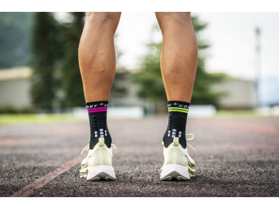 Skarpety COMPRESSPORT Pro Marathon V2.0, czarny/bezpieczny żółty/neoróżowy