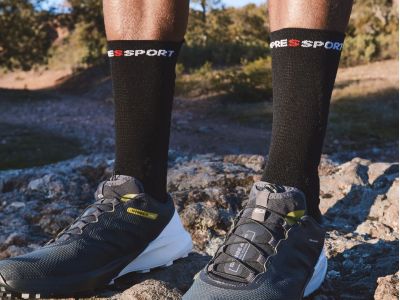 Skarpety na szlaki COMPRESSPORT Pro Racing v4.0, czarny/bezpieczny żółty/neoróżowy