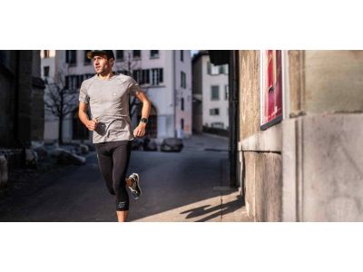 Pantaloni COMPRESSPORT Run Under Control Pirate 3/4, negri