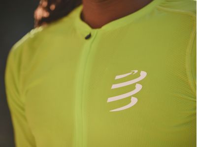 Tricou COMPRESSPORT Trail cu jumătate de fermoar, argilă roșie