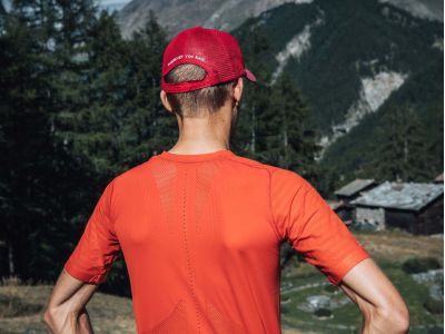 COMPRESSPORT Trail Half-Zip Fitted tričko, Red Clay