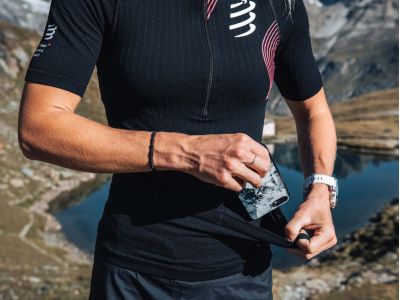 Tricou damă COMPRESSPORT Trail Postural, negru/roșu persan