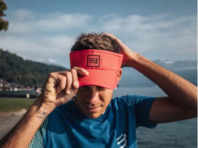 COMPRESSPORT Visor sapka, fekete/piros