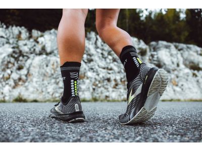 COMPRESSPORT Pro Racing V4.0 Run High zokni, flash fekete/neonsárga