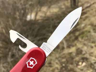 Victorinox Evolution 11 nôž, červená