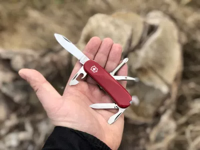 Victorinox Evolution 11 kés, piros