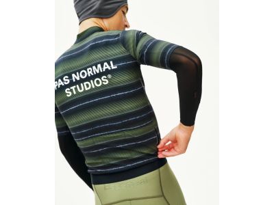 Pas Normal Studios Essential dres, light olive stripe