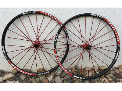 Roți MTB împletite Remerx Viking Disc 26&quot;, axă 20mm jantă neagră, butuc roșu 2